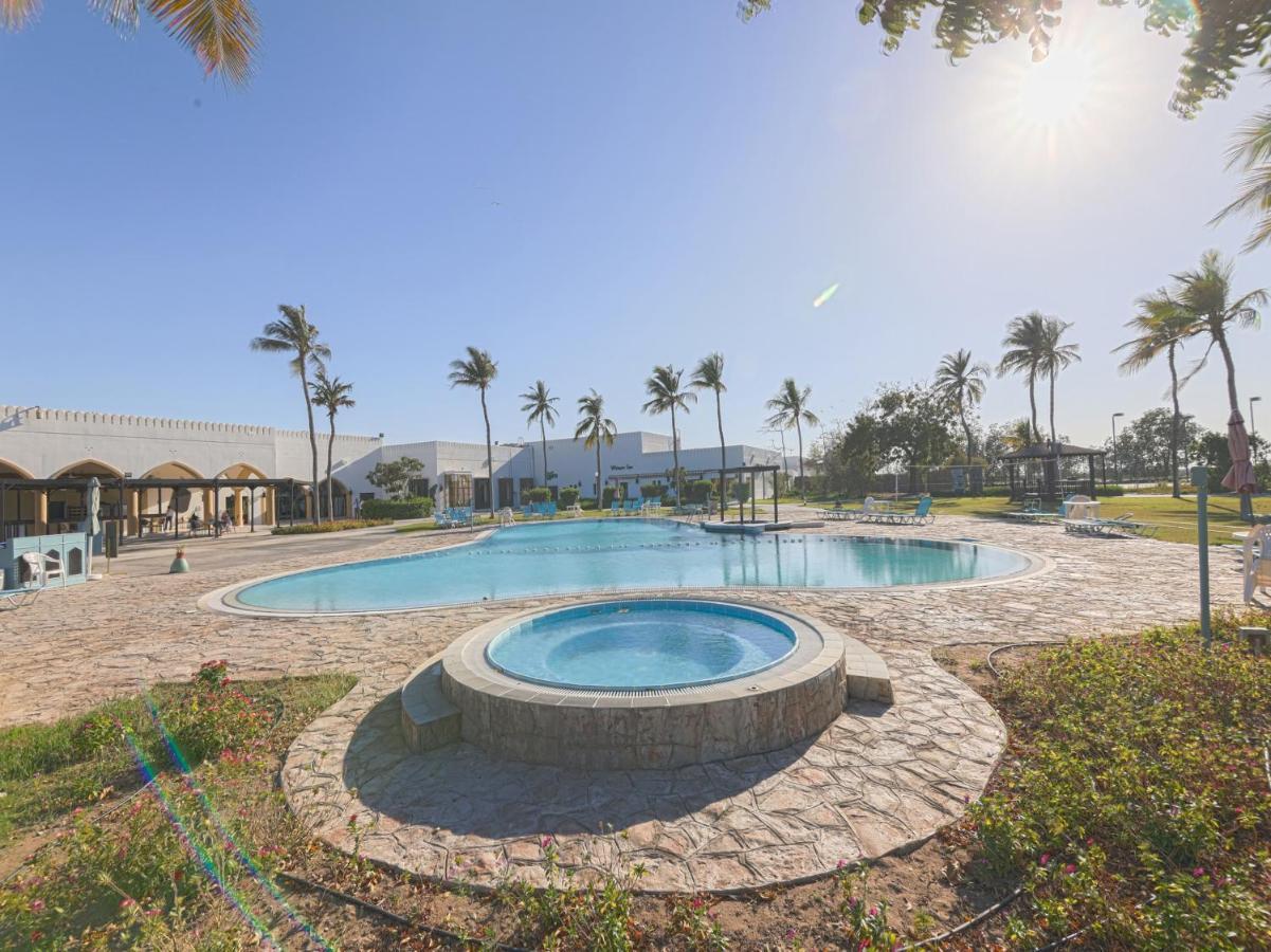 Capital O133 Al Sawadi Beach Resort & Spa Барка Экстерьер фото