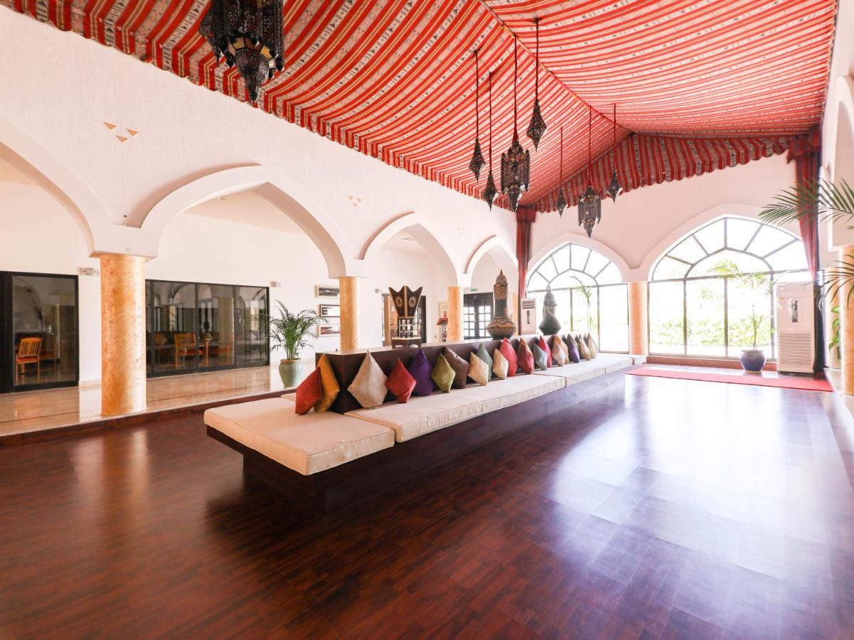 Capital O133 Al Sawadi Beach Resort & Spa Барка Экстерьер фото