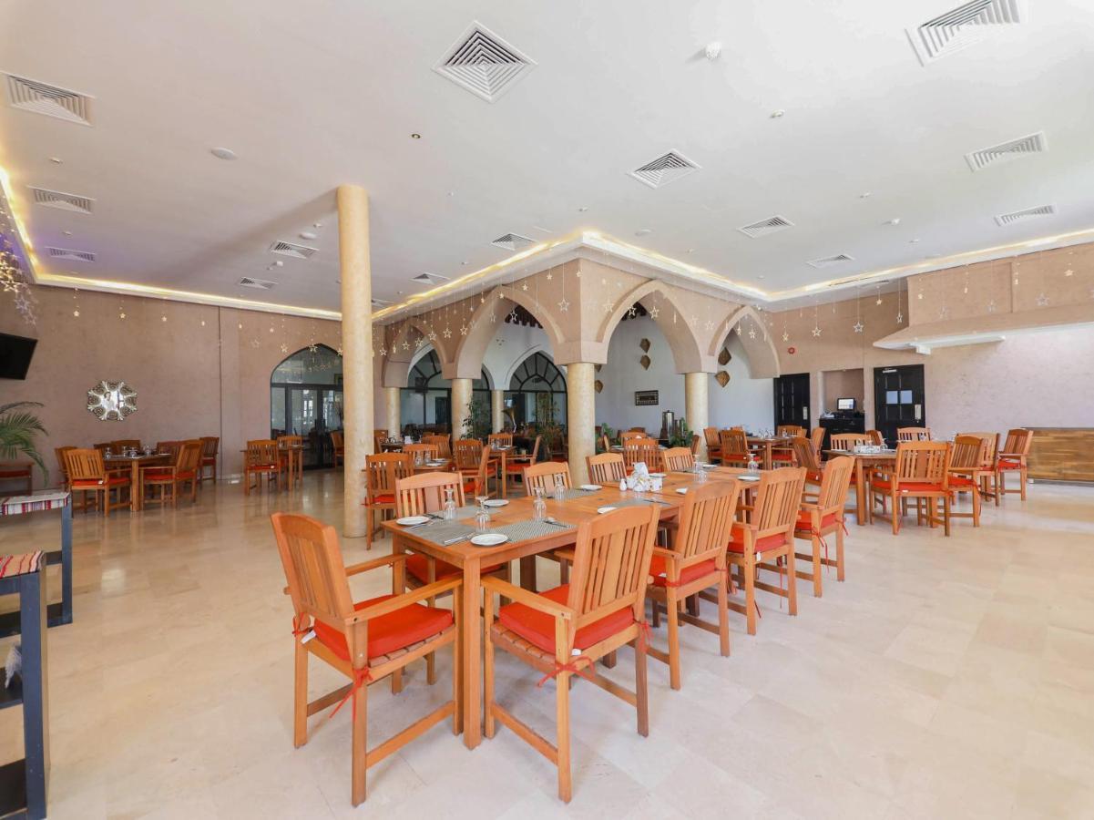 Capital O133 Al Sawadi Beach Resort & Spa Барка Экстерьер фото